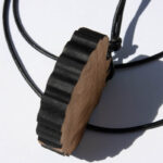 Halsband Jakobsmuschel Olivenholz