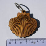 Anhaenger Jakobsmuschel Olivenholz